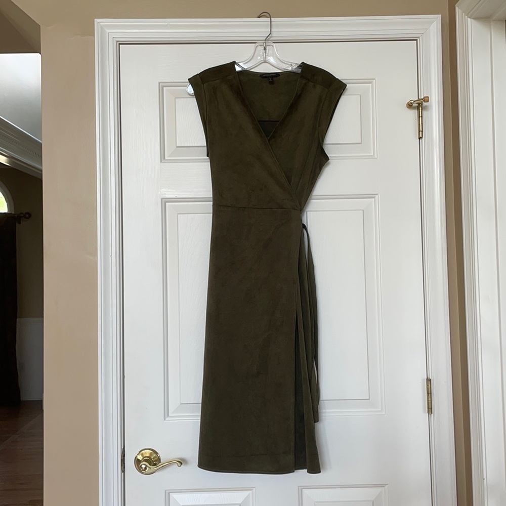 Banana Republic Size 8 Petite Green Wrap Dress